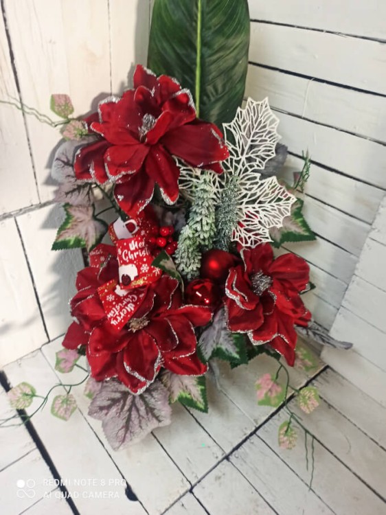 bukiet na cmentarz-do -wazonu-swiateczny -czerwien.jpg