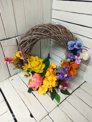 wianek na drzwi-wiosna-wiosenne-kwiatki-sztuczne.jpg