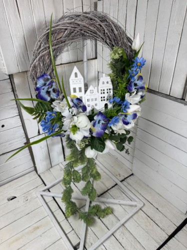 stroik na drzwi -wianek na drzwi-kompozycja kwiatowan na drzwi-niebieska.jpg