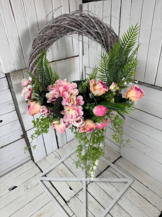 wianek na drzwi roz-wiosenny-wianki.jpg