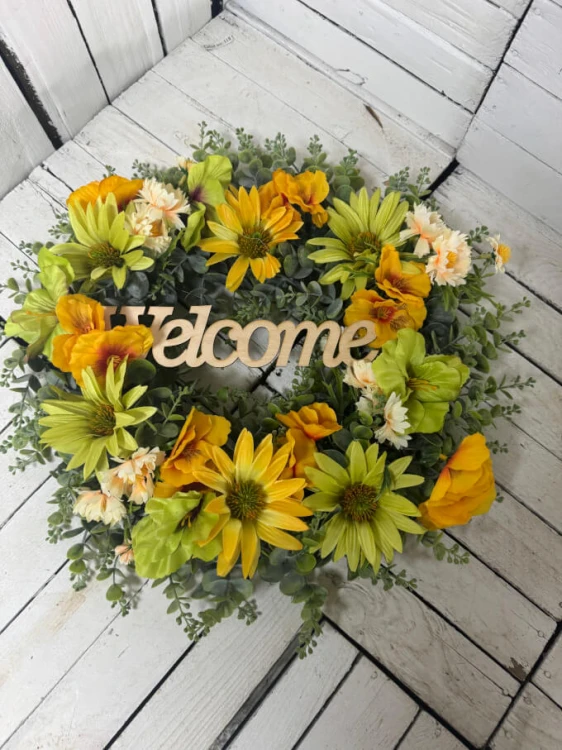 kwiaty na cmentarz-wianki nadrzwi-kompozycja na drzwi-wianek-wiosna-napis.jpg