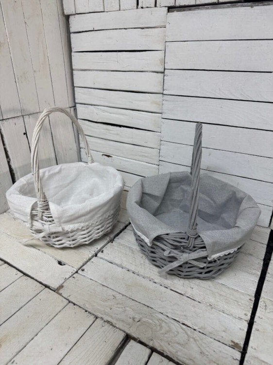 koszyki -wielkanocne-koszyk-bialy-szary-wyscielane materiałem.jpg