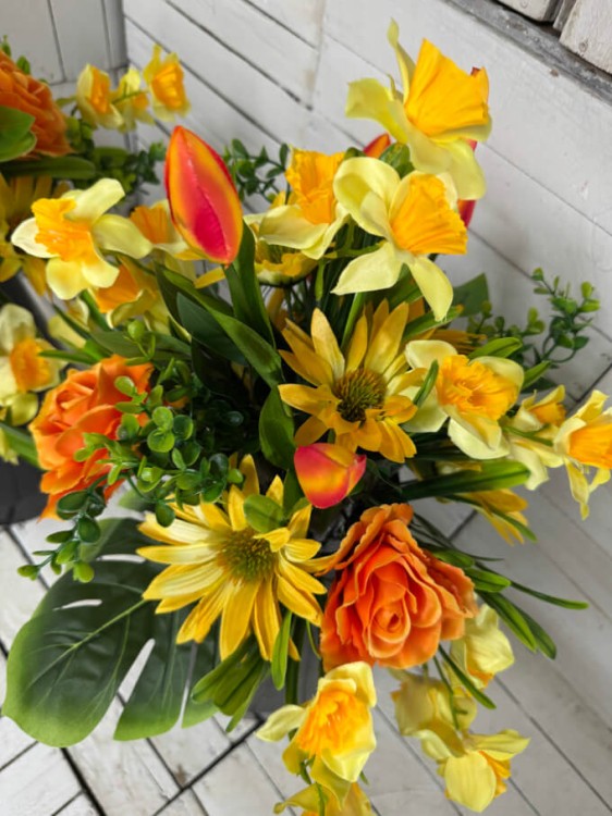 wiosna na cmentarz bukiety wiosenne -eleganckie .jpg