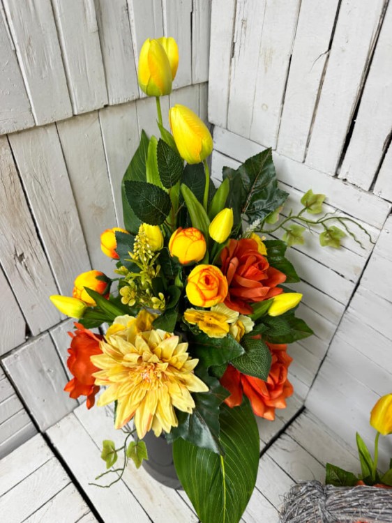 bukiet na cmentarz-ompozycja na cmentarz-elegancka-piekna wazony-wiazanka.jpg