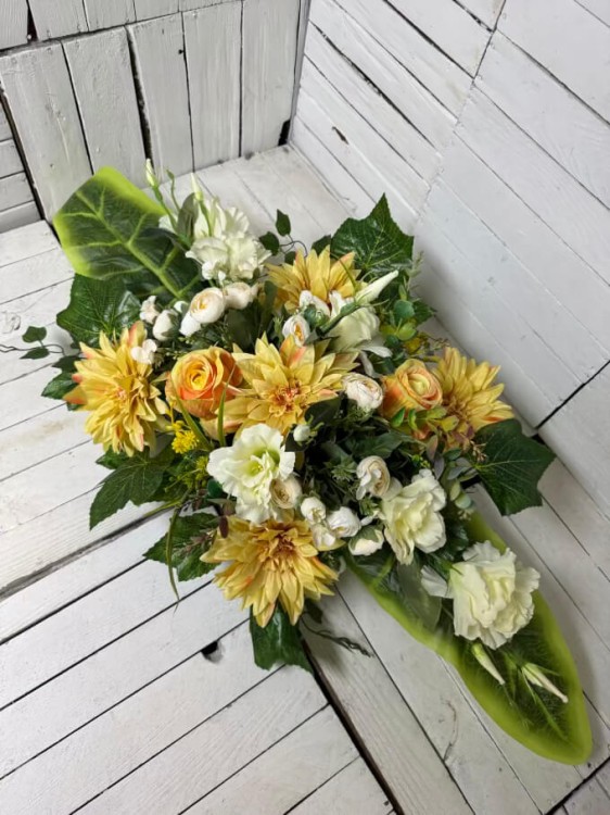 eleganckie-kwiay-na-cmentarz-stroik na cmentarz-stroiki-kompozycje-na-grob-nowoczsne-eleganckie-duze-piekne.jpg