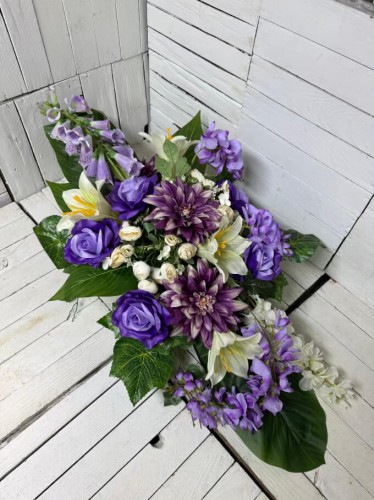 kwiaty-stroiki-piekne-fioletowe-stroik na cmentarz-stroiki-kompozycje-na-grob-nowoczsne-eleganckie-duze-piekne.jpg