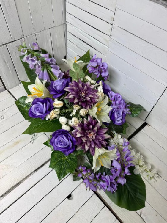 kwiaty-stroiki-piekne-fioletowe-stroik na cmentarz-stroiki-kompozycje-na-grob-nowoczsne-eleganckie-duze-piekne.jpg