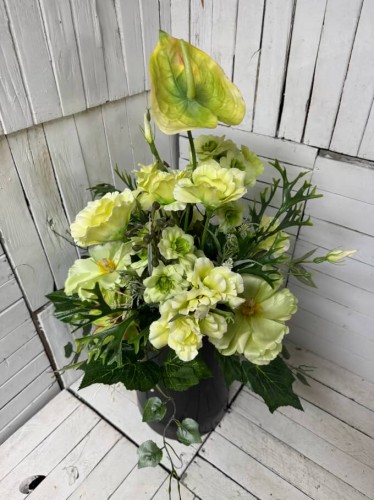 bukiet na okrągło-zielony-bukiet na cmentarz-bukiety-kwiaty na cmentarz-wiazanka-kompozycja na grob-nagrobna.jpg