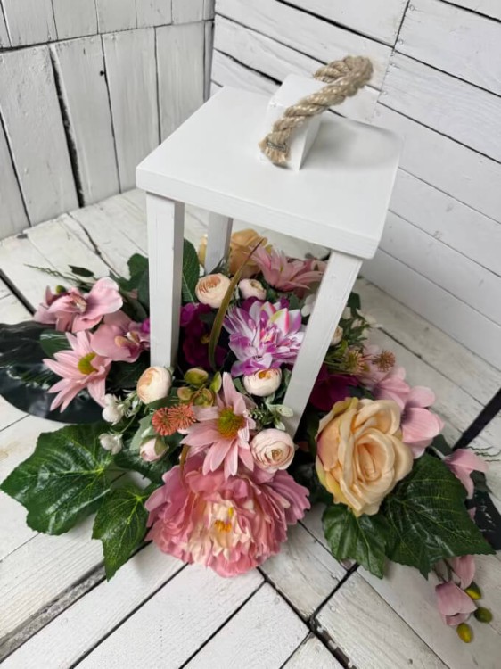 stroik-stroiki-kwiaty na cmentarz-lampa-lampion-komplet nagrobny-kwiaty na cmentarz-stroik na grob-stroiki-kompozycje na cmentarz-eleganckie-piekne.jpg