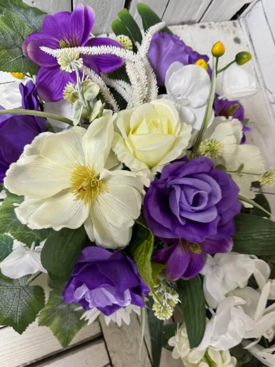 nowosc wzory -stroik na cmentarz kompozycja na grob-elegancka z białym duzym storczykiem-kwiaty wiazanki na cmentarz eleganckie.jpg