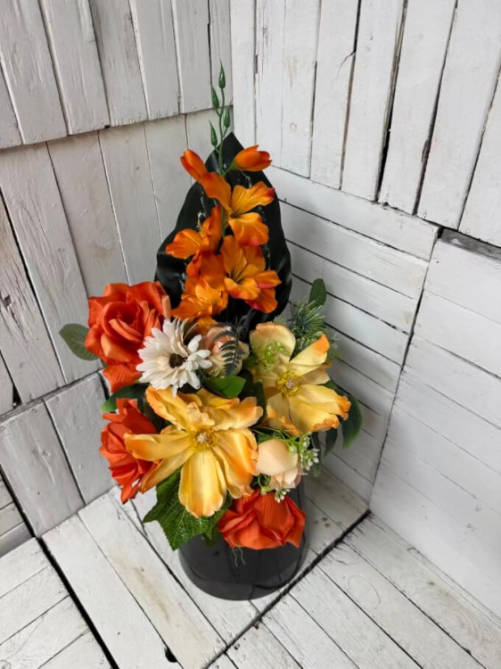 bukiet na cmentarz-bukiety-kompozycja nagrobna -wiazanka na cmentarz-kwiaty na grob-nowosci-2025.jpg