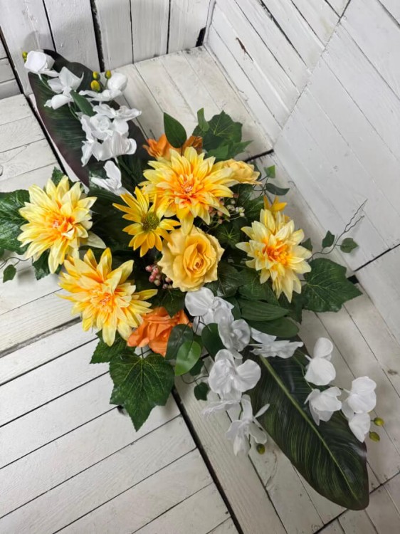 piekne wiazanki elegancki stroik na cmentarz kompozycja wiazanka storczyk bialy kwiaty szuczne .jpg