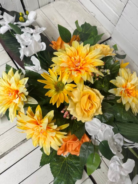 nowosc kwiaty elegancki stroik na cmentarz kompozycja wiazanka storczyk bialy kwiaty szuczne .jpg