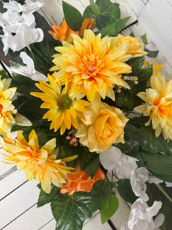 elegancki stroik na cmentarz kompozycja wiazanka storczyk bialy kwiaty szuczne kwiaty nagrobne.jpg