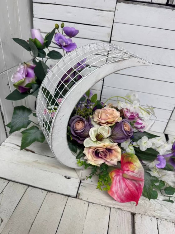 nowoczesne elegancki kompozycje kompozycja nagrobna wiazanka kwiaty na cmentarz stroik stroiki wiazanki nowosc .jpg