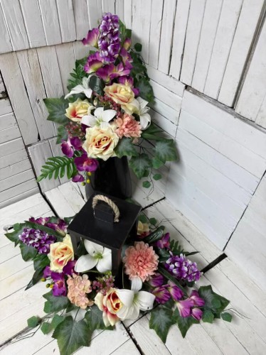 różowe kwiaty kompozycja na cmentarz lampa stroik i bukiet na cmentarz komplet nagrobny wiazanka nowosc  (1).jpg