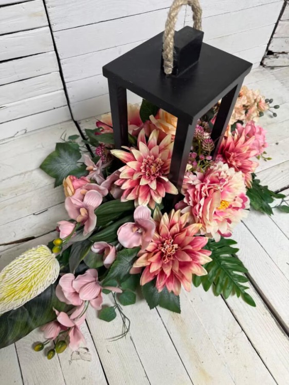 duza kompozycja komplet nagrobny taie stroiki i bukiety na grob wiazanka na cmentarz lampa elegancka kompozycja.jpg