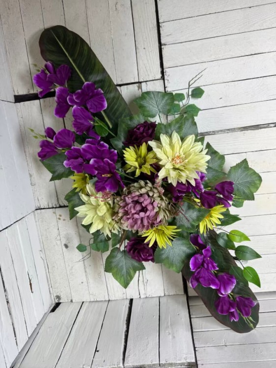 mieczyki chryzantema stroik na cmentarz-kompozycja nagrobna-wiazanka-kwiaty na grob-stroiki.jpg