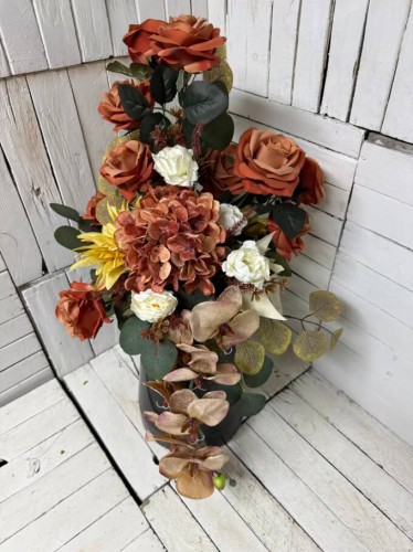 bukiet wiazanka braz-wiazanki na cmentarz kompozycja biala lampa drewniana kwiaty nagrobne stroik i bukiet na cmentarz nowoczesne oyrginalne.jpg