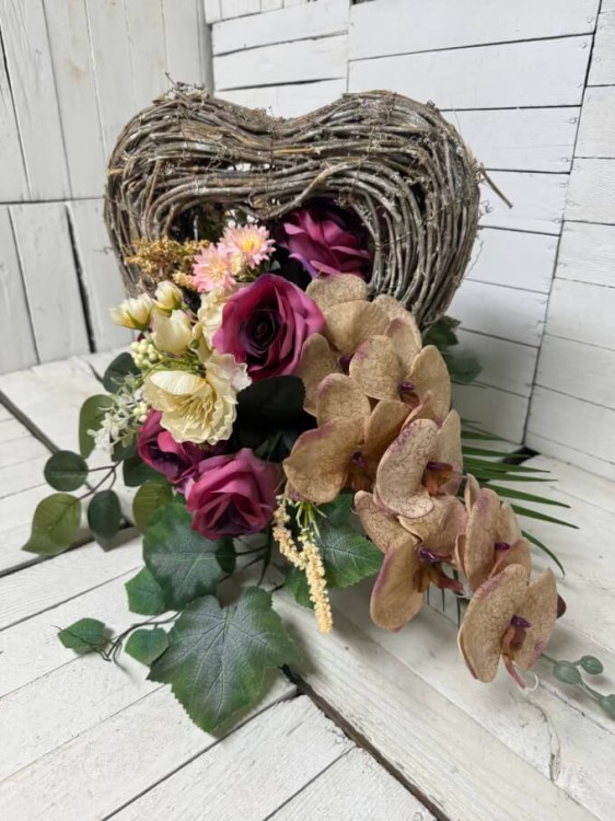 nowosc-roze-serca-bukiet-wiazanka-storczyki-kompozycja-nagrobne-stroik-stroiki-kwiaty