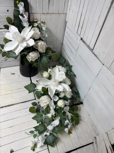 nowosc-pianka-biała-stroik-bukiet-omplet-kompozycja-na-cmentarz-grob-nowoczesne-kwiaty-piankowe.jpg
