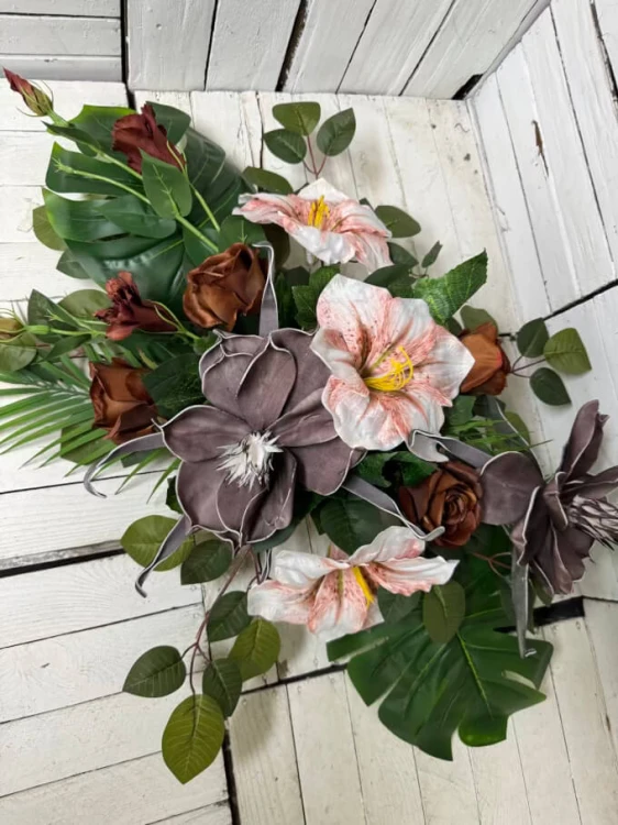 piekny-nowoczesny-stroik na cmentarz-kompozycja nagrobna-kwiatysztuczne-wiazanki.jpg