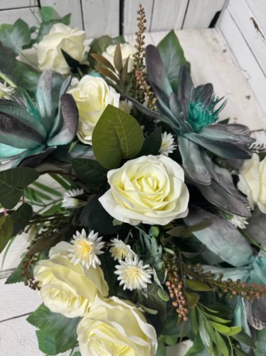 kwiaty-nagrobne-oryginalne-duzy-stroik-na-cmentarz-piakowe kwiaty-nagrobe.jpg