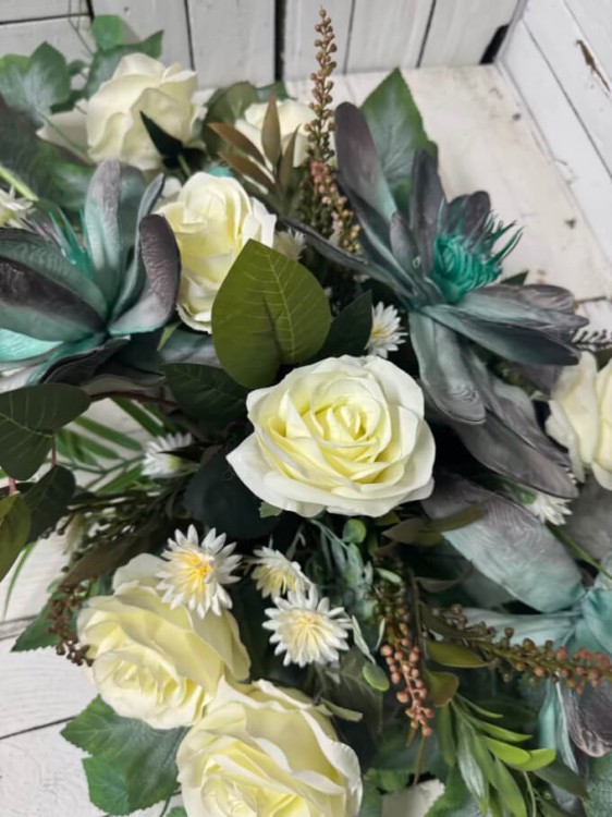 kwiaty-nagrobne-oryginalne-duzy-stroik-na-cmentarz-piakowe kwiaty-nagrobe.jpg