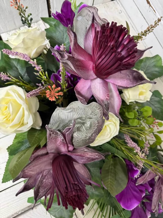 kwiaty sztuczne-elegancka kompozycja na cmentarz-stroikna cmentarz-sztuczne-kwiaty-nagrobna-nowoczesna-piekna.jpg