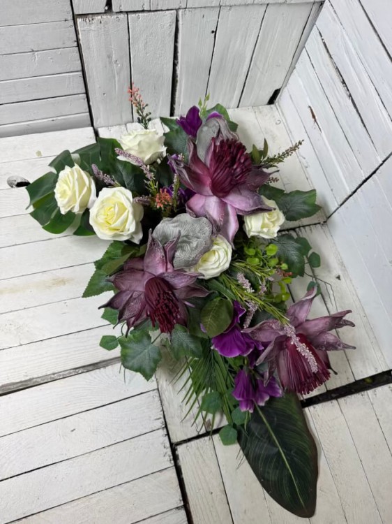 nowoczesny-orginalny-elegancka kompozycja na cmentarz-stroik na cmentarz-sztuczne-kwiaty-nagrobna-nowoczesna-piekna.jpg