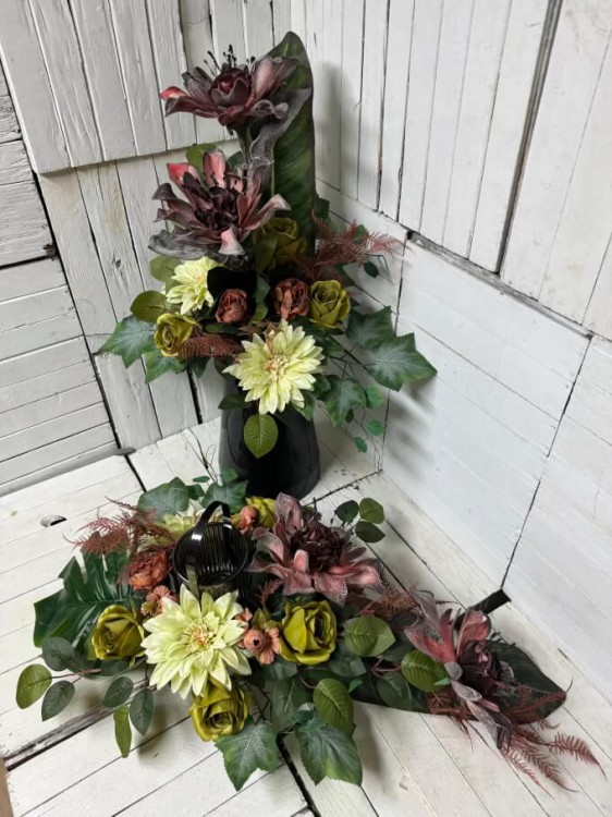 nowoczesna-kompozycja na cmentarz-piankowe kwiaty-lampa-stroik na cmentarz-stroiki (1).jpg