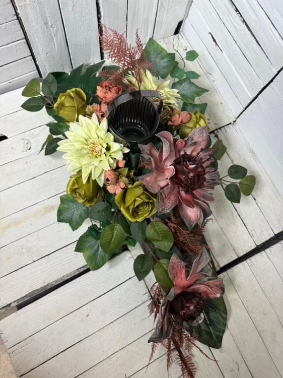 nowosc-eleganckie kwiaty-lampa-stroik na cmentarz-stroiki-kompozycje-kompozycja (1).jpg