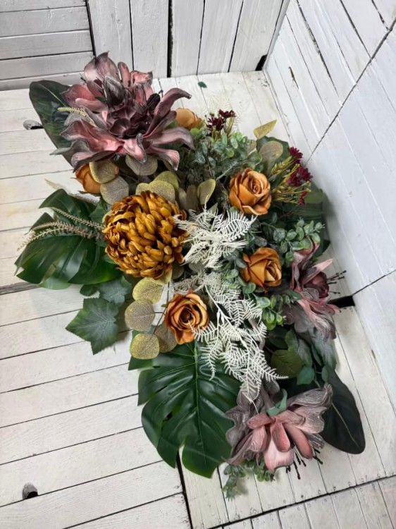 wielkie-duze-bardzo duza kompozycja na cmentarz-stroik na cmentararz-kompozycje -kompozycja-nowoczesne stroiki na cmentarz.jpg