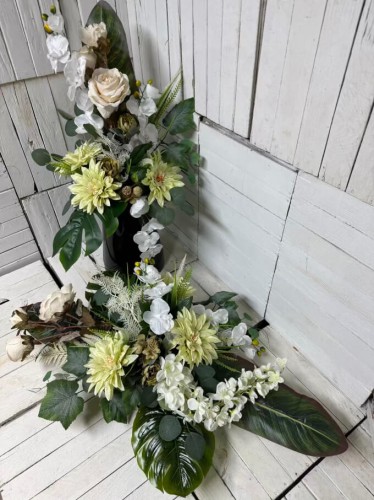 kwiaty białe-kompozycja-stroik na cmentarz-kwiaty na grob-stroiki-kompozycje-nowosci.jpg