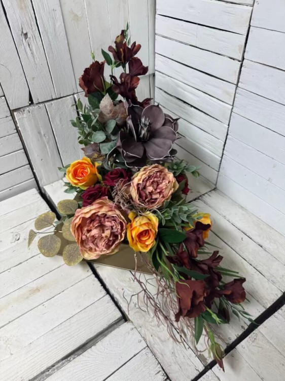 pikna kompozycja -eleganckie stroiki na cmentarz-pianka-owos-kompoycjee nagrobne-kwiaty sztuczne-kompozycja-bukiet.jpg