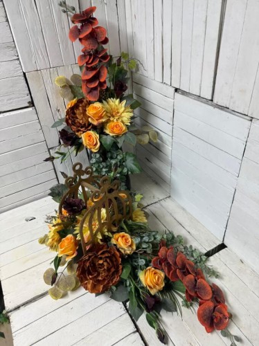 klatka nowoczesna-piekny bukiet na cmentarz-cherbaciane-stroik.jpg