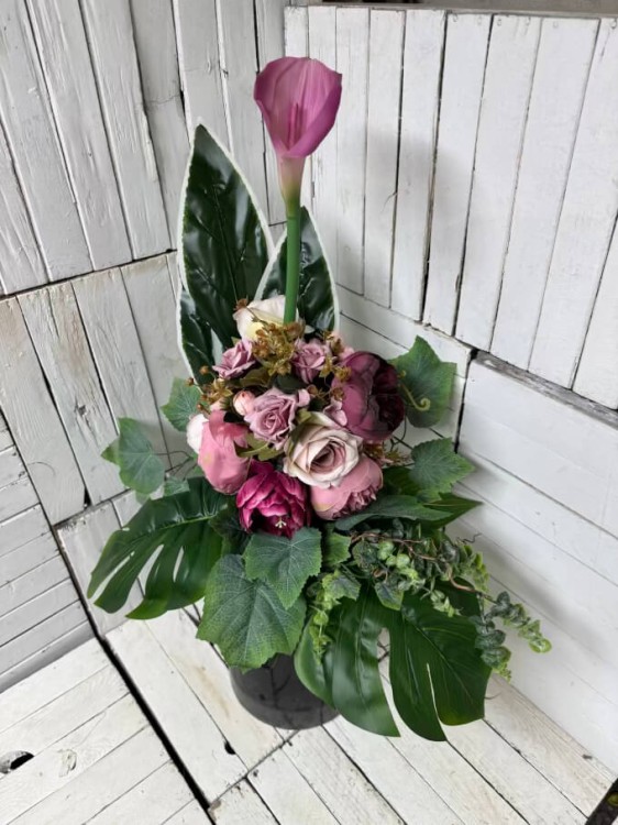 bukiet na cmentarz-nowoczesny -kalla-kompozycja na cmentarz-kwiaty na grob-stroik na cmentarz-stroik-wiazanka.jpg