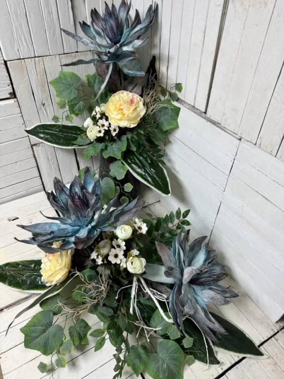 komplet-piankowe-kwiaty-nowoczesne-piekne-kompozycja na cmentarz-kwiaty na grob-stroik na cmentarz-stroik-wiazanka.jpg