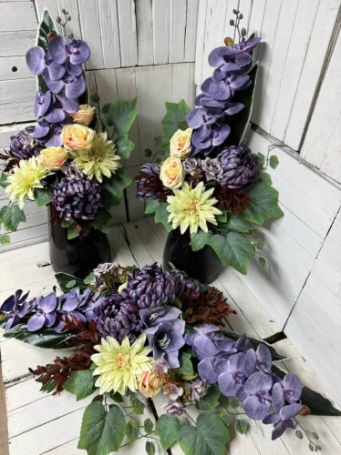 bukiety-komple dwa-wazony-kompozycja na cmentarz-kwiaty na grob-stroik na cmentarz-stroik-wiazanka.jpg