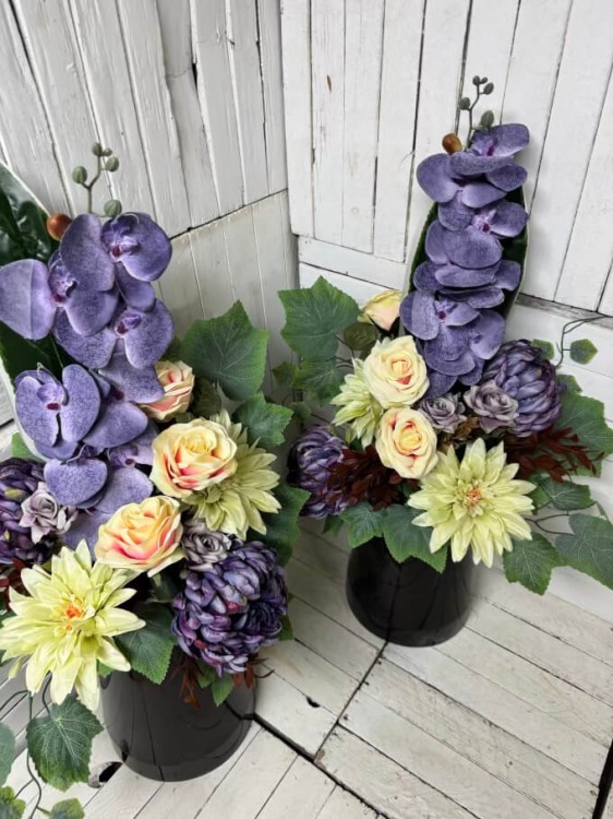 bukiety na cmentarz-bukiet-kompozycja na cmentarz-kwiaty na grob-stroik na cmentarz-stroik-wiazanka.jpg