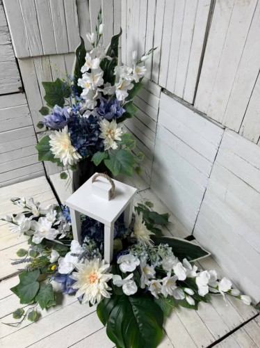 białe kwiaty-stroik-na-cmentarz-stroiki-na-grob-kompozycja-kompozycje-nagrobne-wiazanki-galeria.jpg