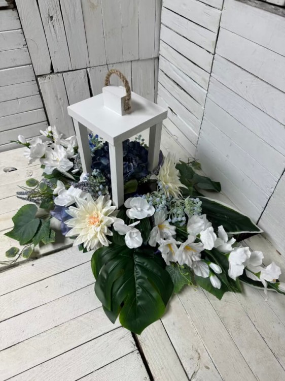 lampa-kwiaty-stroik-na-cmentarz-stroiki-na-grob-kompozycja-kompozycje-nagrobne-wiazanki-galeria.jpg