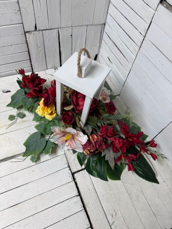 lampa na cmentarz-kwiaty na grob-stroik-na-cmentarz-stroiki-na-grob-kompozycja-kompozycje-nagrobne-wiazanki-galeria.jpg