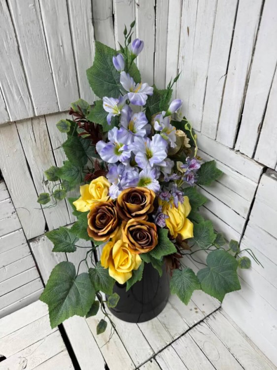 bukiet-mieczyk-roza-jesienna-stroik-na-cmentarz-stroiki-na-grob-kompozycja-kompozycje-nagrobne-wiazanki-galeria.jpg