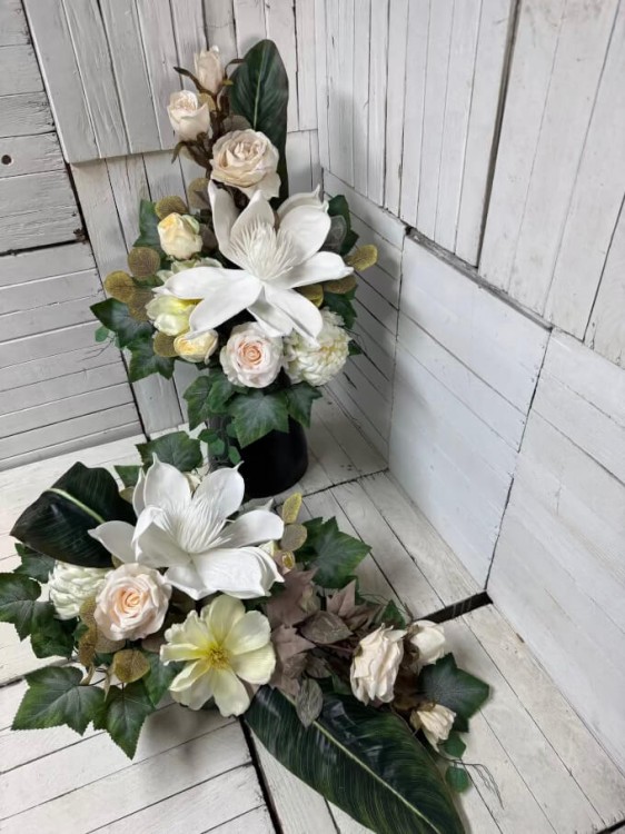 białe kwiaty na cmentarz-pianka-stroik na cmntarz-stroiki-kompozycja-kompozycje-wiazanki-eleganckie-piekne-tanie-komplety na grob.jpg