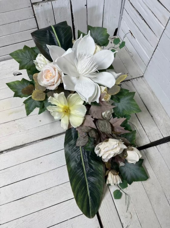 biała kompozycja na cmentarz -kwiaty na grob-nowosc-elegancja-stroik na cmntarz-stroiki-kompozycja-kompozycje-wiazanki-eleganckie-piekne-tanie-komplety na grob.jpg