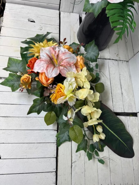 stroik na cmenarz-krem-wazon-bukiet-stroik na cmntarz-stroiki-kompozycja-kompozycje-wiazanki-eleganckie-piekne-tanie-komplety na grob.jpg