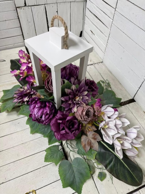 lampa-piekna-stroik na cmentarz-stroiki na cmentarz-komplet na grob-kompozycja nagrobna-wiazanka-kwiaty.jpg