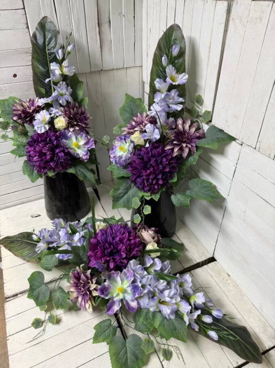 piekne-dwa jednakowe bukiety-stroik na cmentarz.jpg