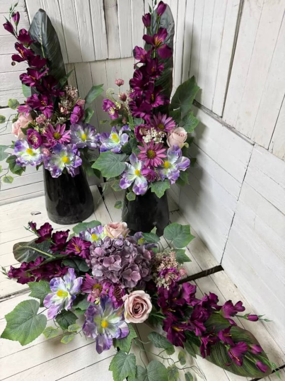 dwa jednakowe bukiety-stroik na cmentarz-.jpg